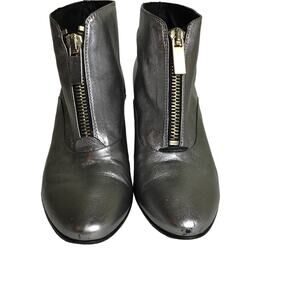 Tosca Blu Women Silver Bootie Sz 40/7US EUC Metallic zip front Heeled ankle boot